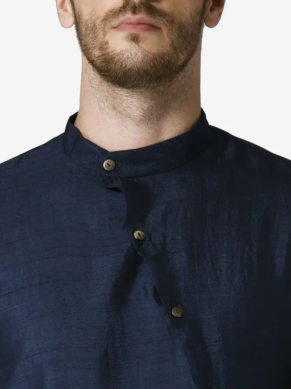 Tabard_Men_Solid_Straight_Kurta_(Blue)
