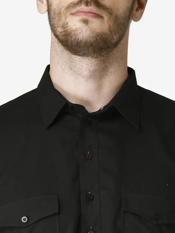 Tabard_Men_Solid_Straight_Kurta_(Black)