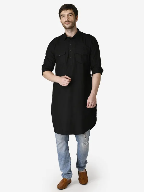 Tabard_Men_Solid_Straight_Kurta_(Black)