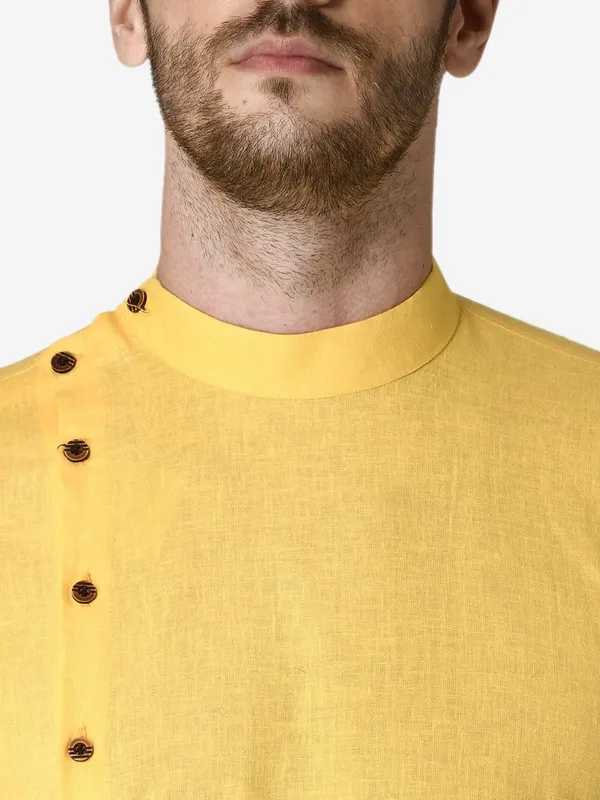 Tabard_Men_Solid_Trail_Cut_Kurta_(Yellow)