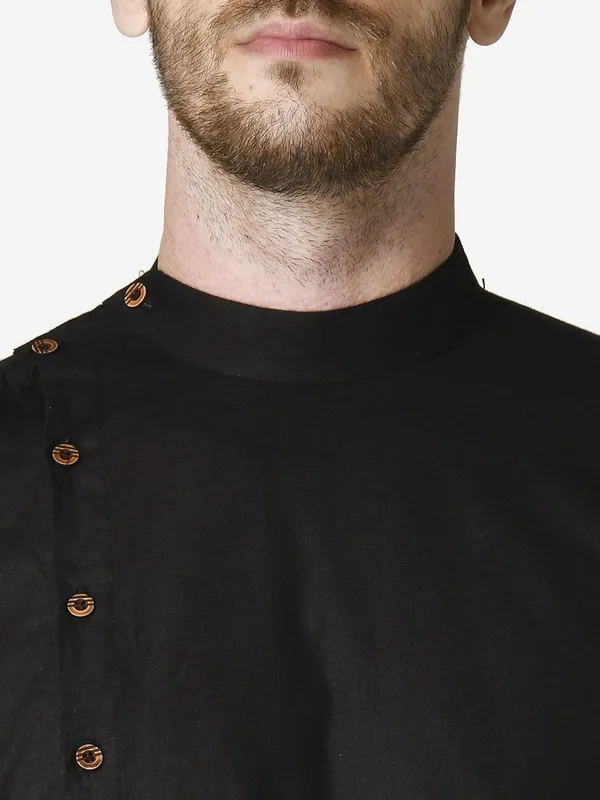 Tabard_Men_Solid_Straight_Kurta_(Black)