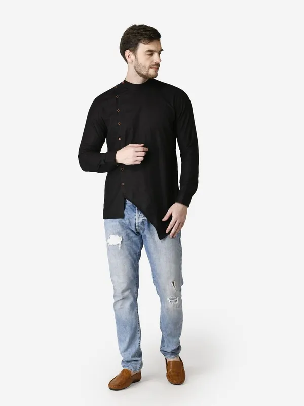 Tabard_Men_Solid_Straight_Kurta_(Black)