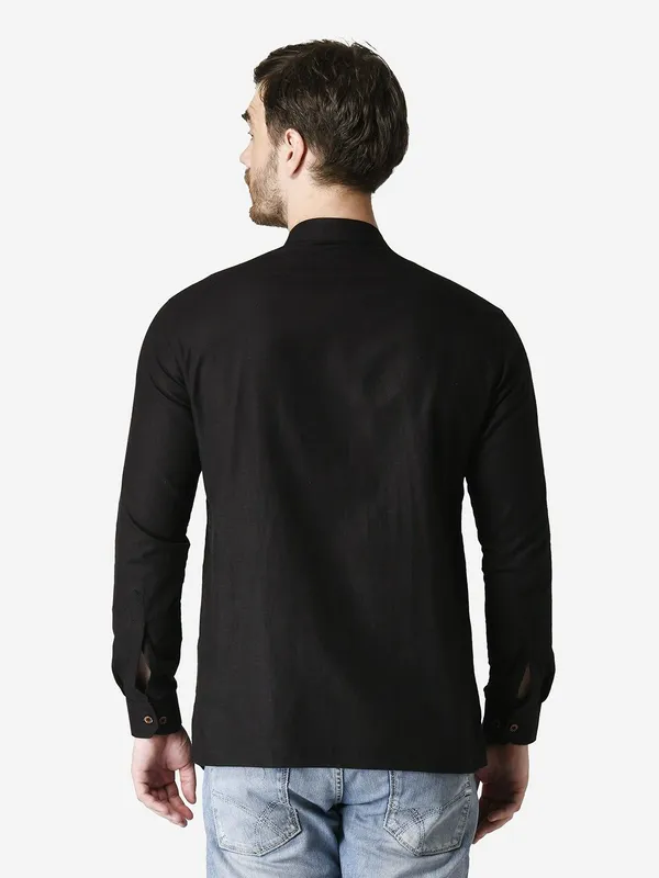 Tabard_Men_Solid_Straight_Kurta_(Black)