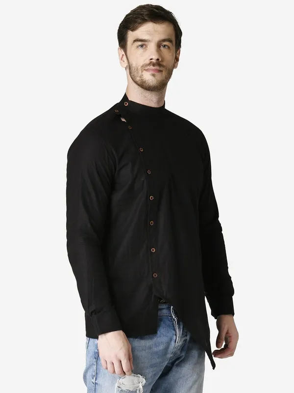 Tabard_Men_Solid_Straight_Kurta_(Black)
