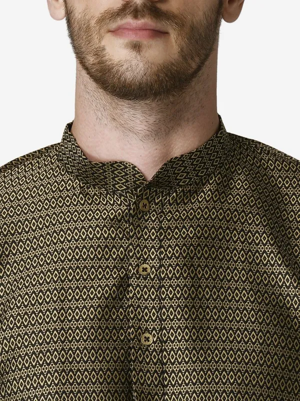 Tabard_Men_Printed_Straight_Kurta_(Black)