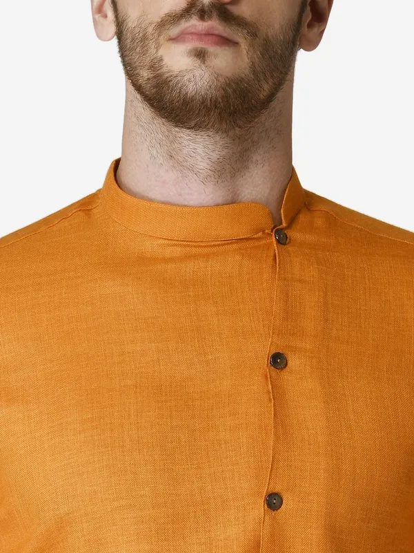 Tabard_Men_Solid_Frontslit_Kurta_(Orange)