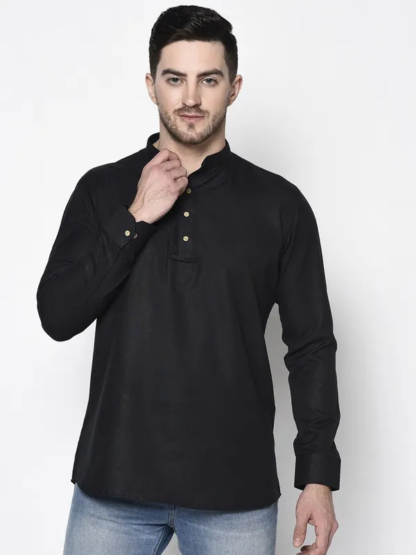 Tabard_Men_Solid_Straight_Kurta_(Black)