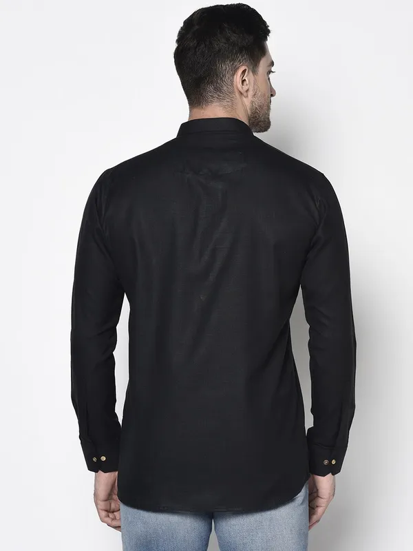 Tabard_Men_Solid_Straight_Kurta_(Black)