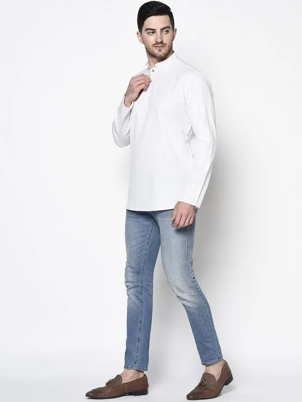 Tabard_Men_Solid_Straight_Kurta_(White)