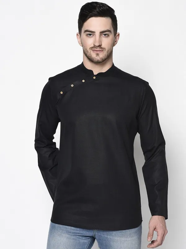 Tabard_Men_Solid_Straight_Kurta_(Black)