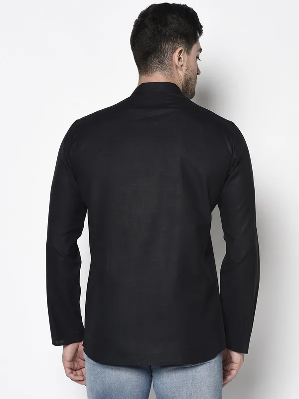 Tabard_Men_Solid_Straight_Kurta_(Black)