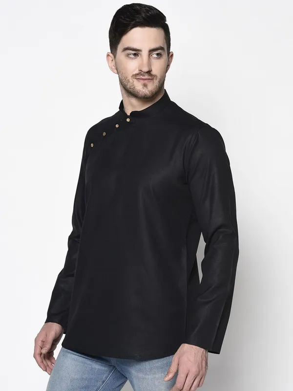 Tabard_Men_Solid_Straight_Kurta_(Black)