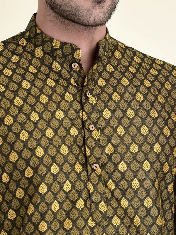 Tabard_Men_Printed_Straight_Kurta_(Green)