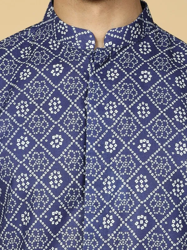 Tabard_Men_Embroidered_Straight_Kurta_(Blue)