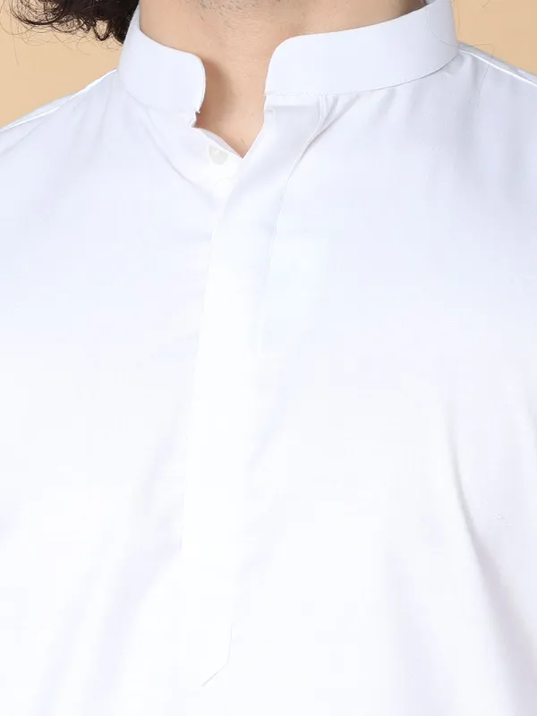 Tabard_Men_Solid_Straight_Kurta_(White)