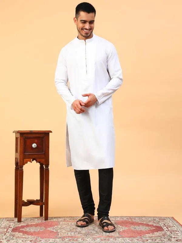 Tabard_Men_Solid_Straight_Kurta_(White)