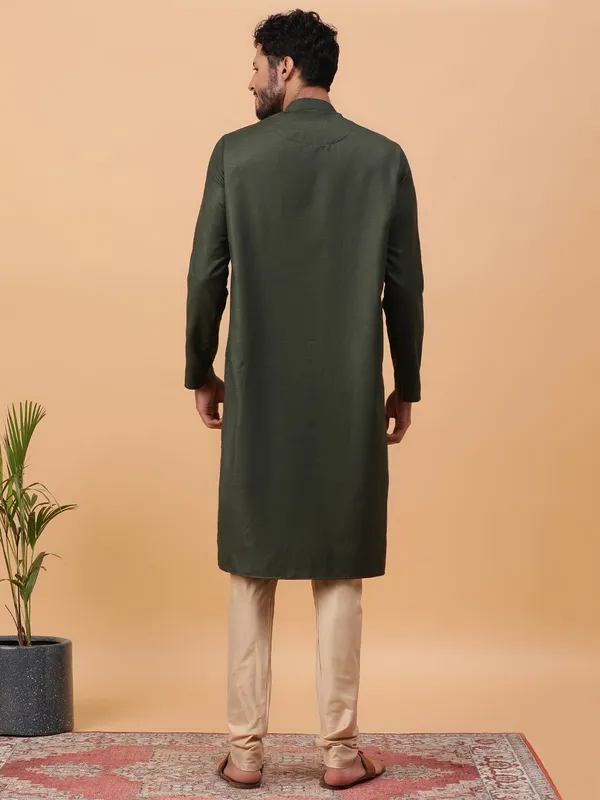 Tabard_Men_Solid_Straight_Kurta_(Dark_Green)