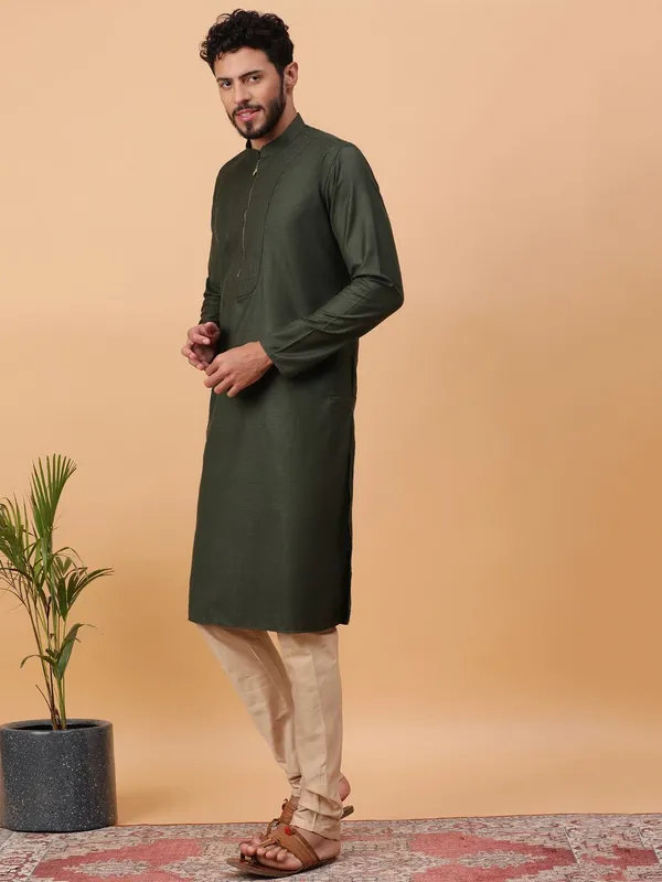 Tabard_Men_Solid_Straight_Kurta_(Dark_Green)