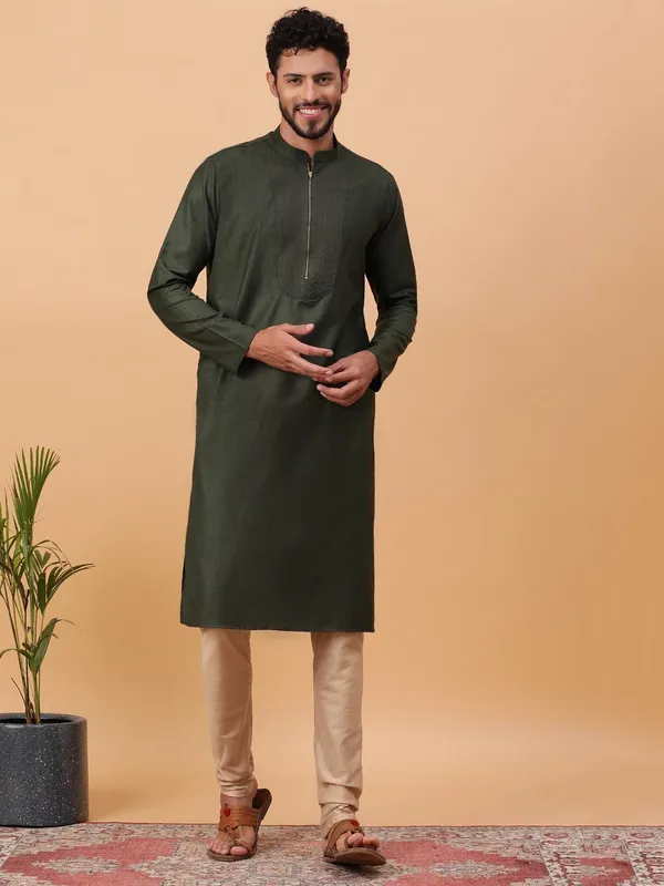 Tabard_Men_Solid_Straight_Kurta_(Dark_Green)