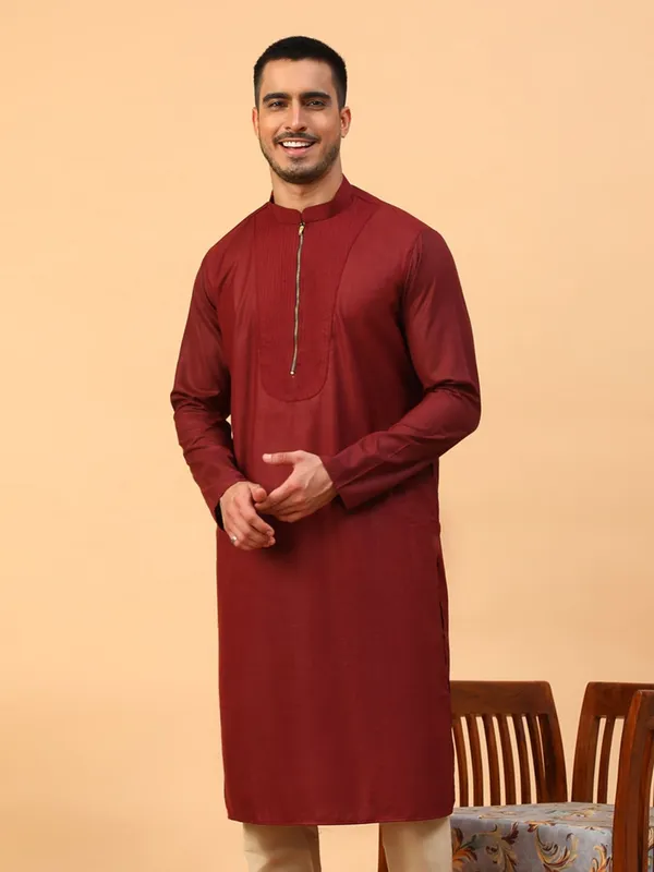 Tabard_Men_Solid_Straight_Kurta_(Maroon)