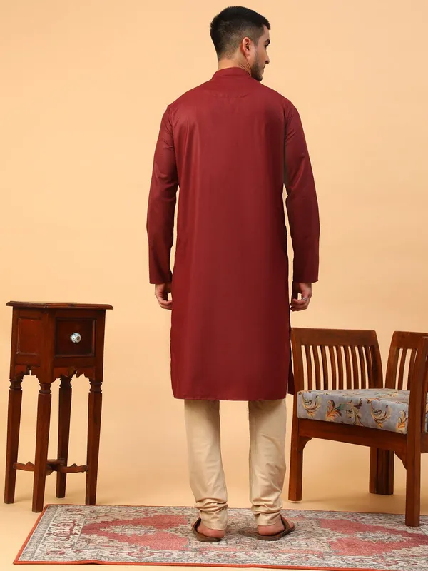 Tabard_Men_Solid_Straight_Kurta_(Maroon)