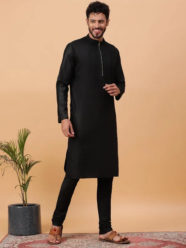 Tabard_Men_Solid_Straight_Kurta_(Black)