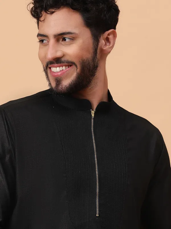 Tabard_Men_Solid_Straight_Kurta_(Black)