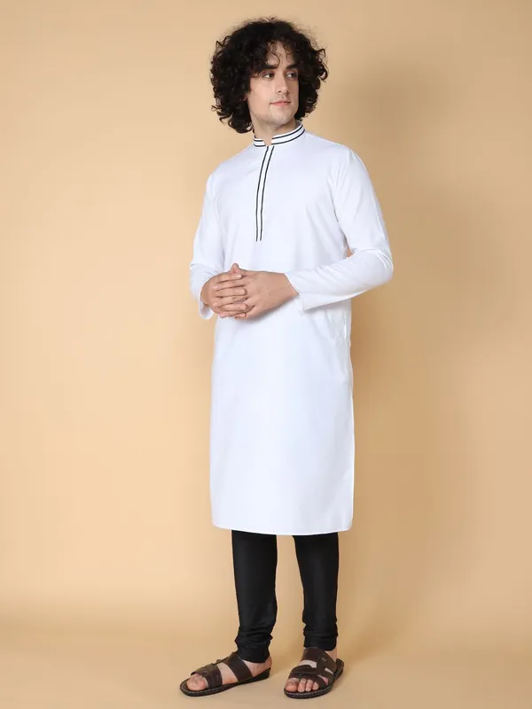 Tabard_Men_Solid_Straight_Kurta_(White)