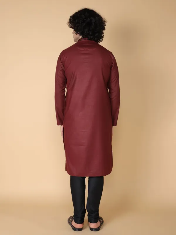 Tabard_Men_Solid_Straight_Kurta_(Maroon)