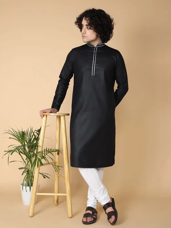 Tabard_Men_Solid_Straight_Kurta_(Black)