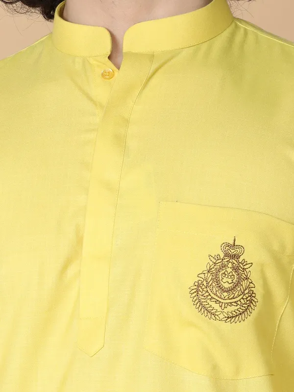 Tabard_Men_Embroidered_Straight_Kurta_(Yellow)