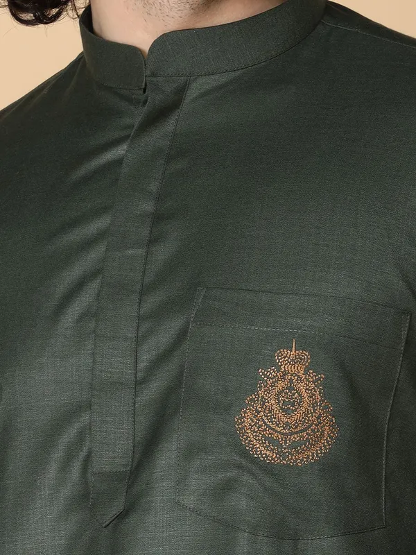 Tabard_Men_Embroidered_Straight_Kurta_(Dark_Green)