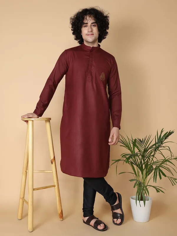 Tabard_Men_Embroidered_Straight_Kurta_(Maroon)