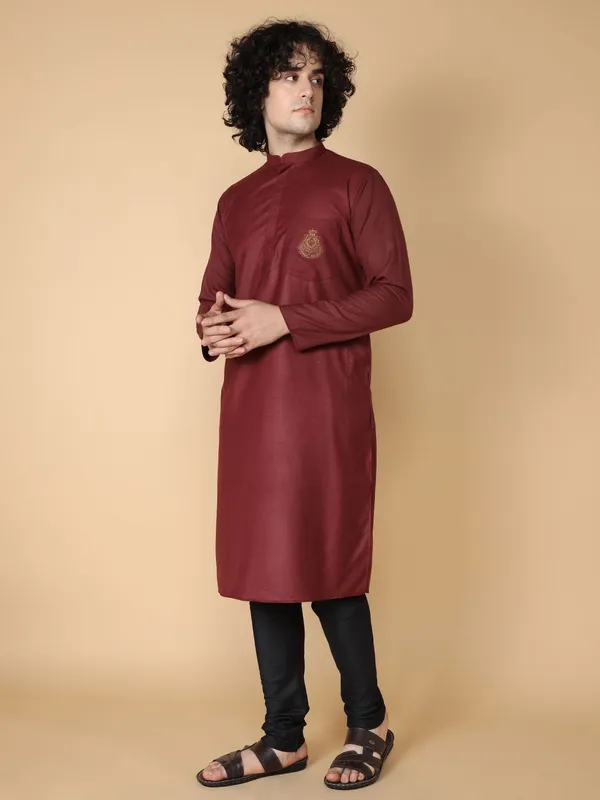 Tabard_Men_Embroidered_Straight_Kurta_(Maroon)