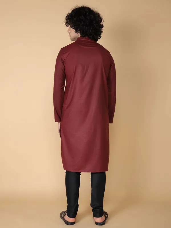 Tabard_Men_Embroidered_Straight_Kurta_(Maroon)