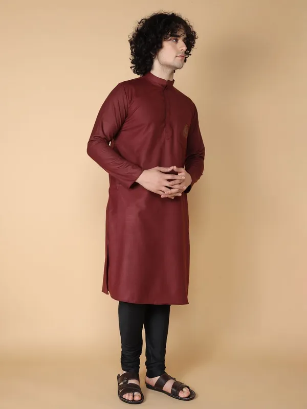 Tabard_Men_Embroidered_Straight_Kurta_(Maroon)