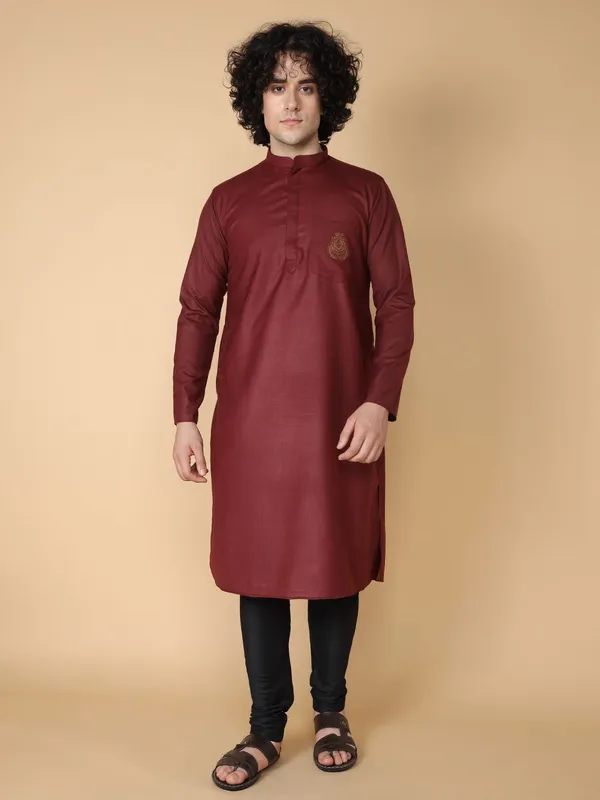 Tabard_Men_Embroidered_Straight_Kurta_(Maroon)