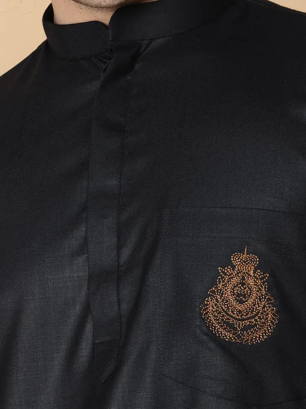 Tabard_Men_Embroidered_Straight_Kurta_(Black)