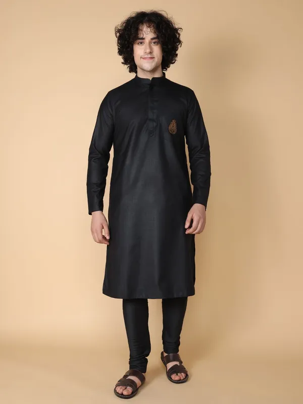 Tabard_Men_Embroidered_Straight_Kurta_(Black)