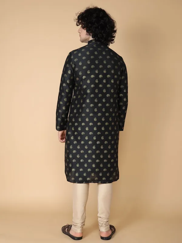 Tabard_Men_Printed_Straight_Kurta_(Black,_Gold)