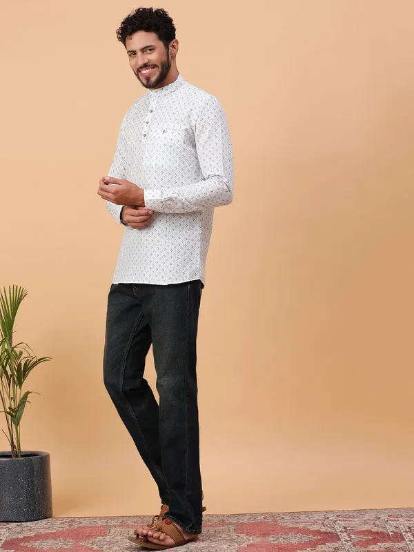 Tabard_Men_Printed_Straight_Kurta_(White,_Grey)
