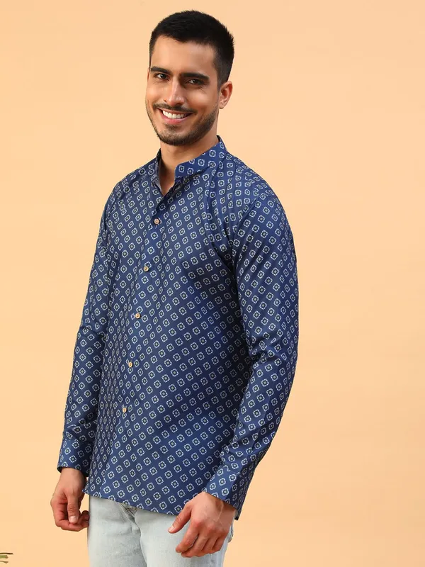 Tabard_Men_Printed_Straight_Kurta_(Blue)