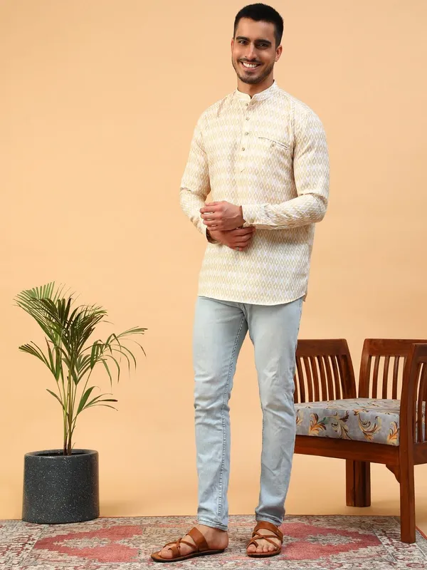 Tabard_Men_Printed_Straight_Kurta_(Yellow,_White)