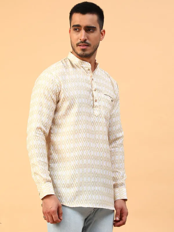 Tabard_Men_Printed_Straight_Kurta_(Yellow,_White)
