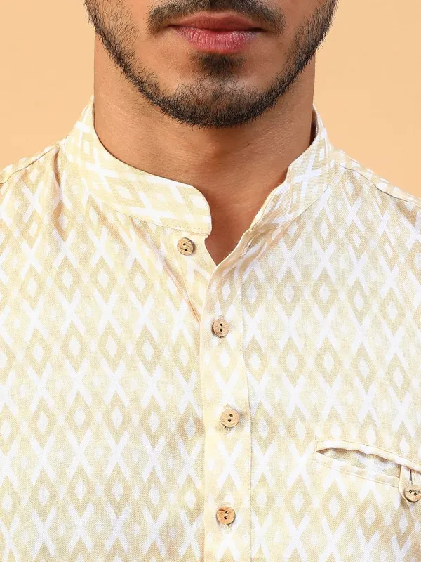 Tabard_Men_Printed_Straight_Kurta_(Yellow,_White)