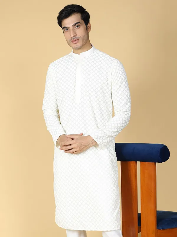 Tabard_Men_Chikan_Embroidery_Straight_Kurta_(White)
