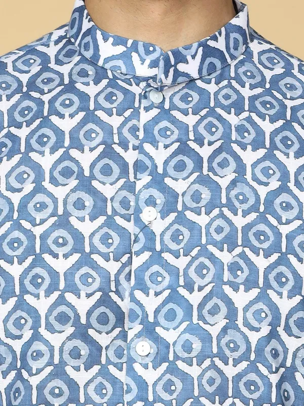 Tabard_Men_Embroidered_Straight_Kurta_(Blue)