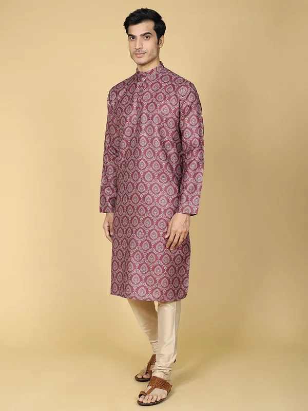 Tabard_Men_Embroidered_Straight_Kurta_(Maroon)