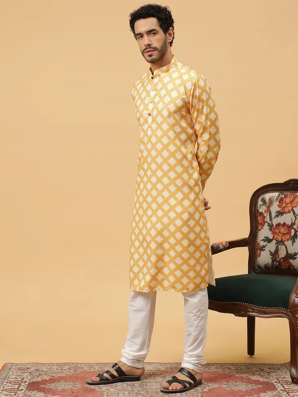 Tabard_Men_Embroidered_Straight_Kurta_(Yellow)