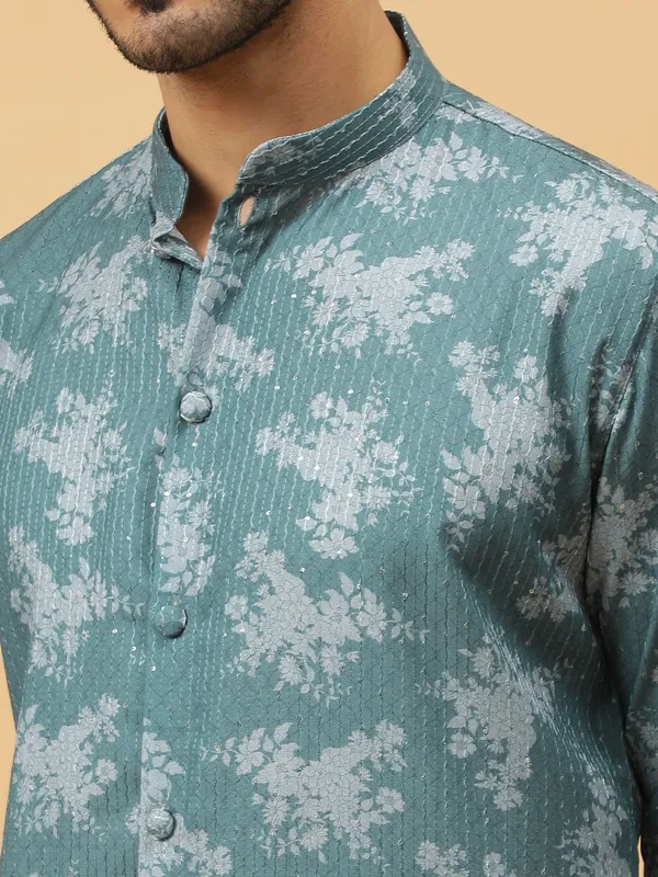 Tabard_Men_Embroidered_Straight_Kurta_(Grey,_Light_Green)